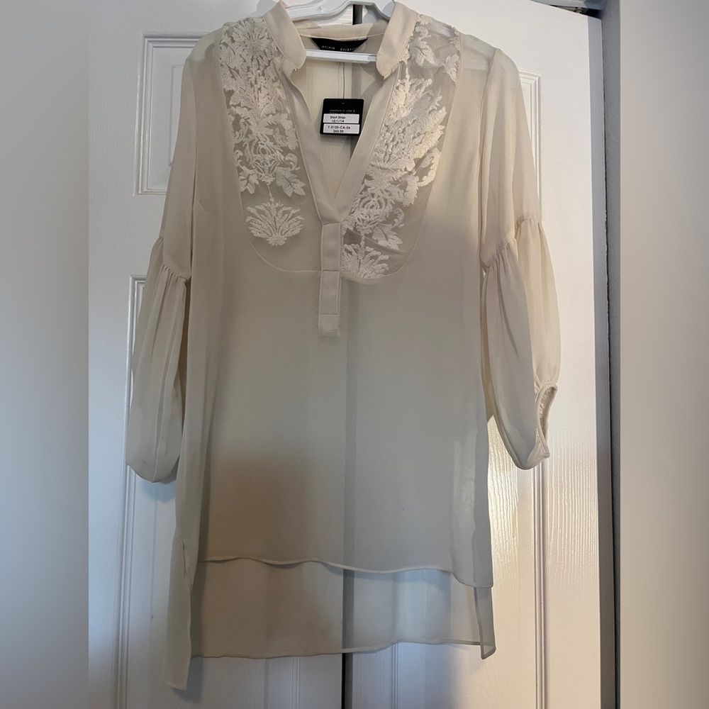 Atina Cristina XS Elegant Cream Blouse with Lace Detail